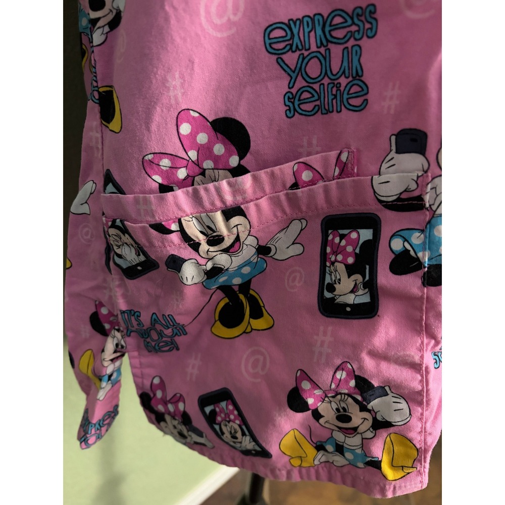 Disney Minnie Mouse Pink Selfie Print V-Neck Scrub Top Large L Women - Picture 3 of 6